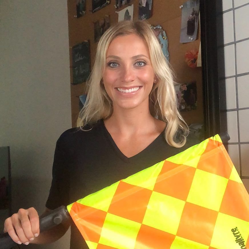 A facut o gluma pe teren, iar viata ei s-a transformat in COSMAR! Ce a patit sexy arbitra din Brazilia: 