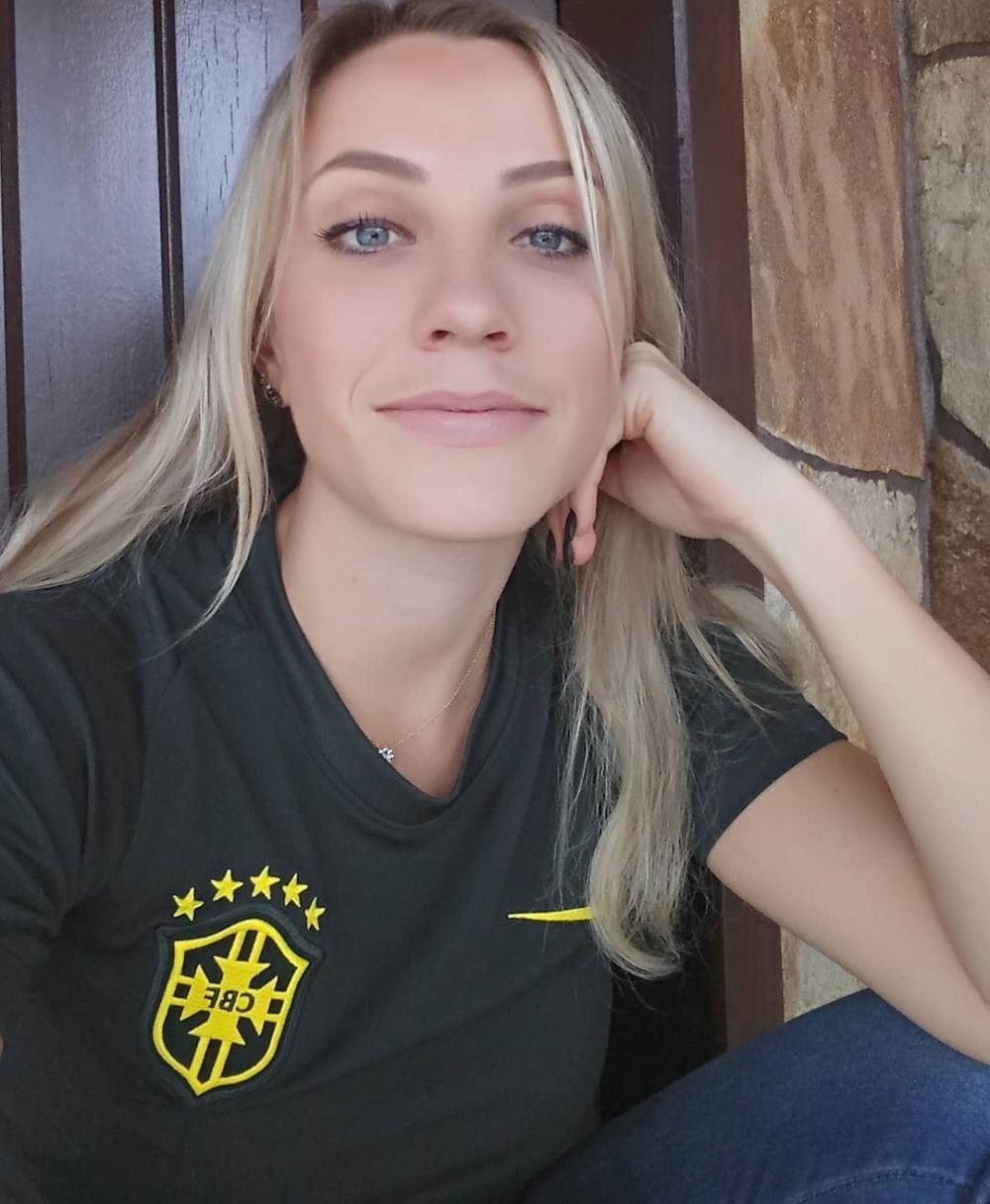 A facut o gluma pe teren, iar viata ei s-a transformat in COSMAR! Ce a patit sexy arbitra din Brazilia: 