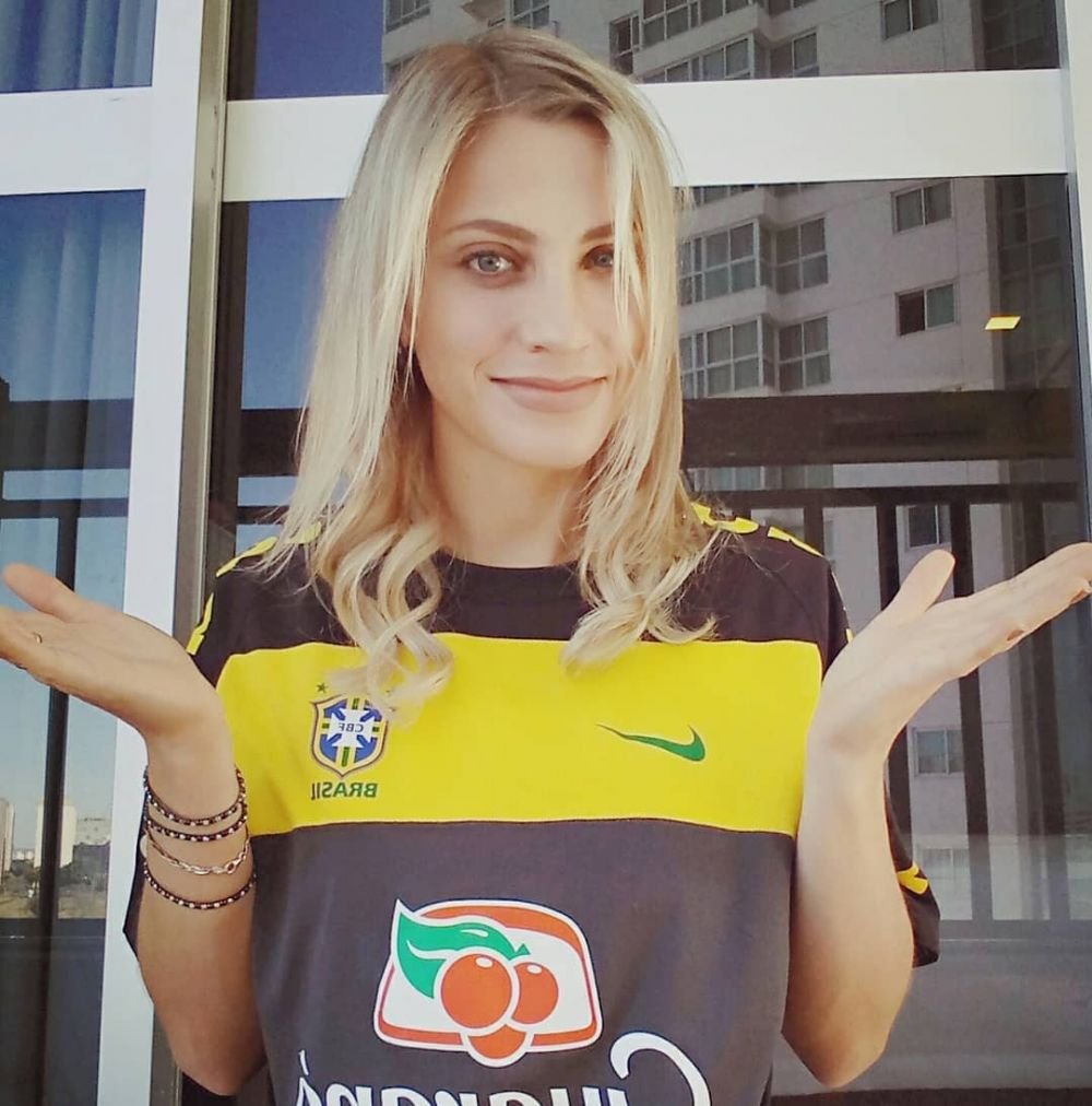 A facut o gluma pe teren, iar viata ei s-a transformat in COSMAR! Ce a patit sexy arbitra din Brazilia: 