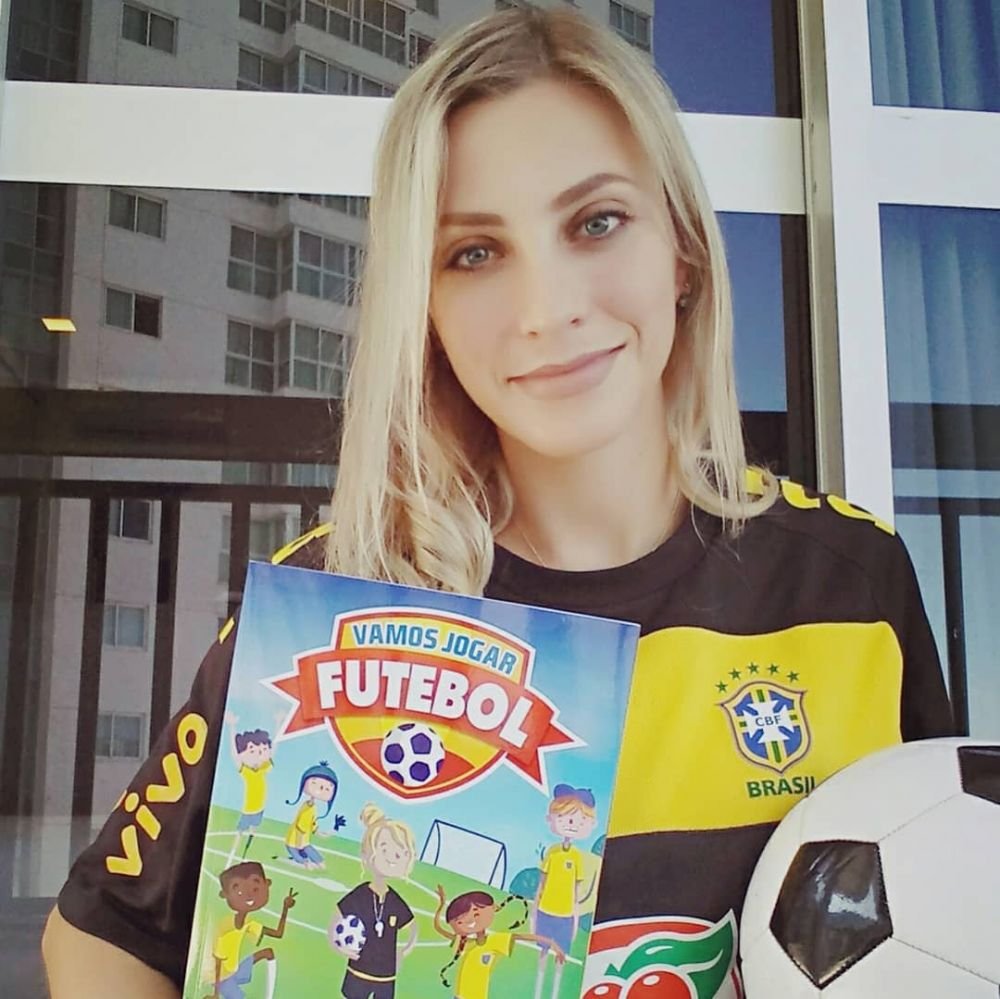 A facut o gluma pe teren, iar viata ei s-a transformat in COSMAR! Ce a patit sexy arbitra din Brazilia: 