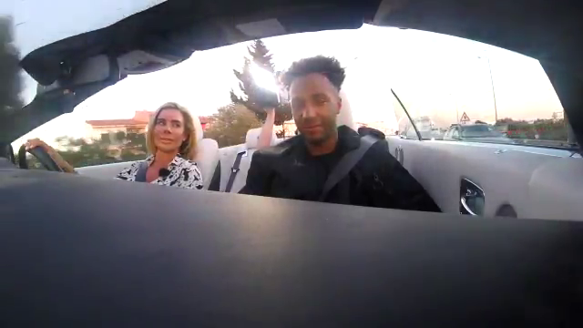 FABULOS! Cum a reactionat un jucator asteptat de patroana sexy! Cea mai stanjenitoare prezentare de transfer! VIDEO_7