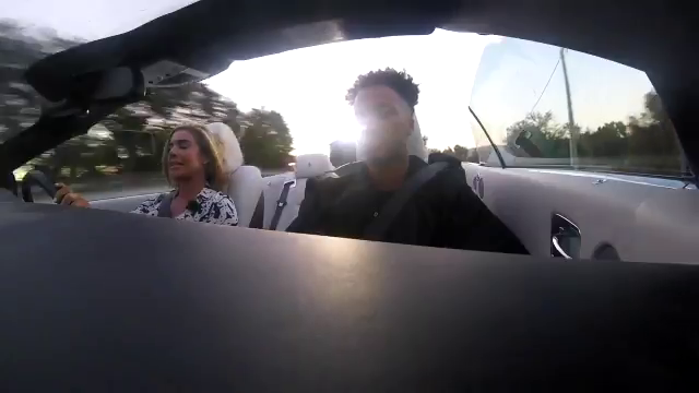 FABULOS! Cum a reactionat un jucator asteptat de patroana sexy! Cea mai stanjenitoare prezentare de transfer! VIDEO_9