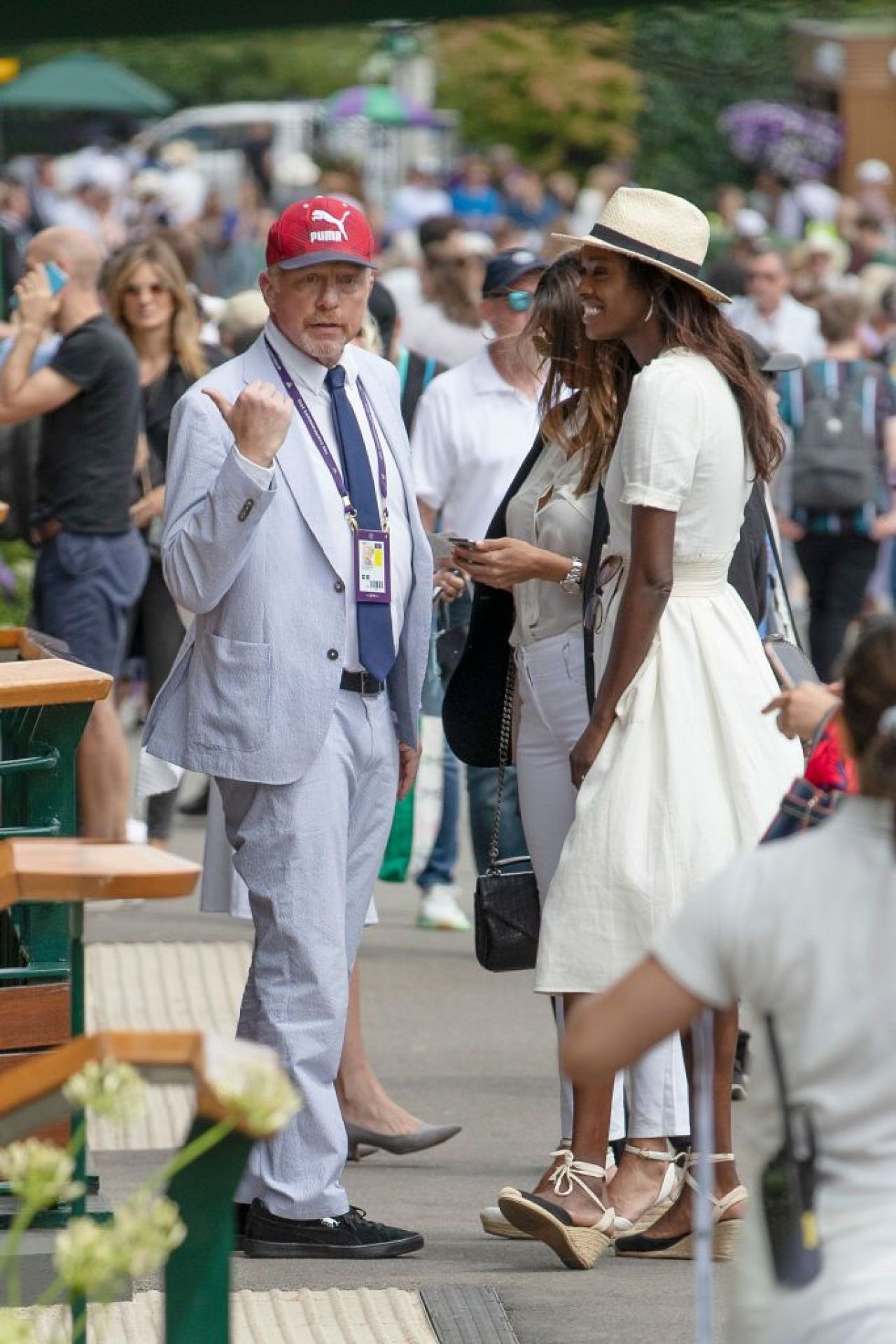 Falimentarul Boris Becker a mai pus mana pe un trofeu: un fotomodel cu 20 de ani mai tanara decat el! Cum arata fata cu care s-a afisat la Wimbledon_2