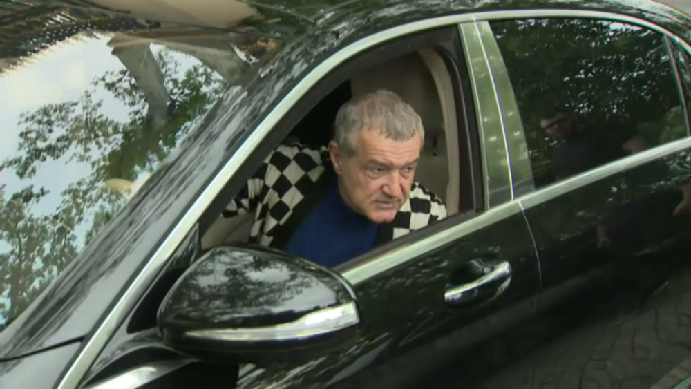 Becali a inceput sa URLE cand a auzit ca trebuie sa-si faca echipa de fotbal feminin! Asta e SCLAVIE! Sunt banii mei, banii mei!
