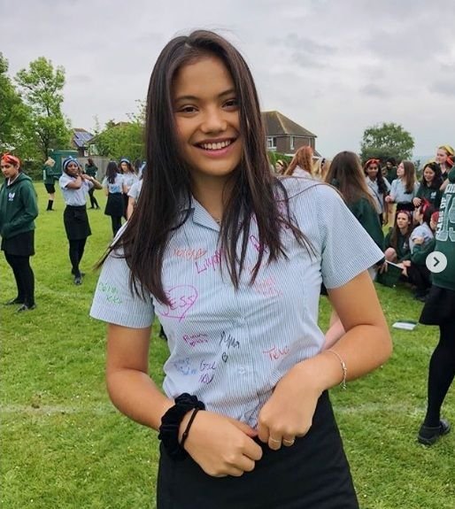 Povestea Emmei Raducanu, junioara cu origini romanesti care a devenit speranta tenisului feminin britanic_2