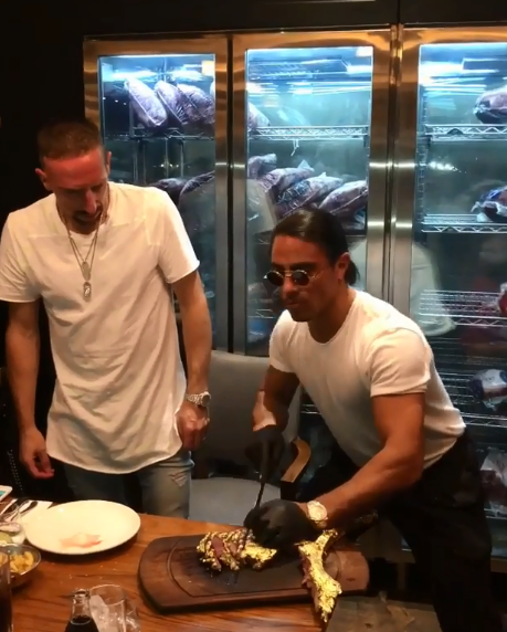 Ribery s-a intors la restaurantul cu friptura de aur si a avut o surpriza uriasa. Ce a aparut in meniu. FOTO_4