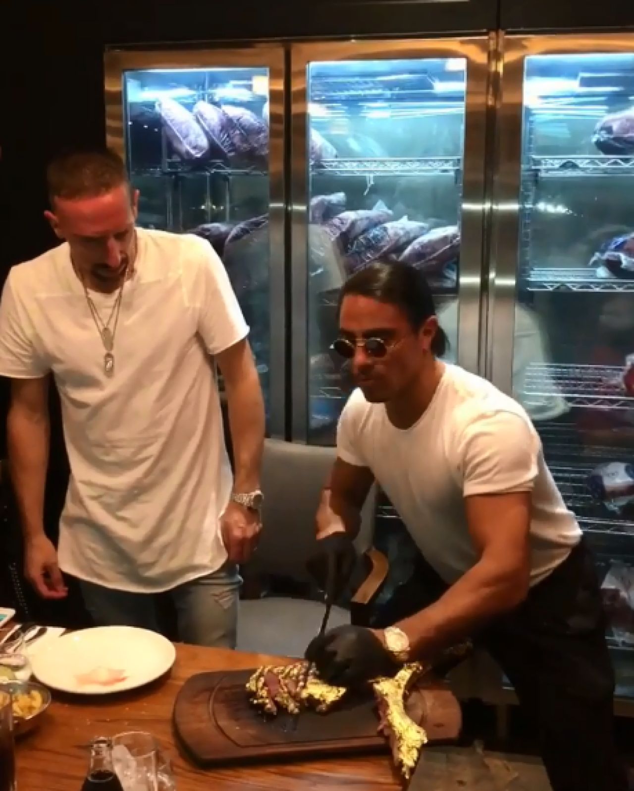 Ribery s-a intors la restaurantul cu friptura de aur si a avut o surpriza uriasa. Ce a aparut in meniu. FOTO_4
