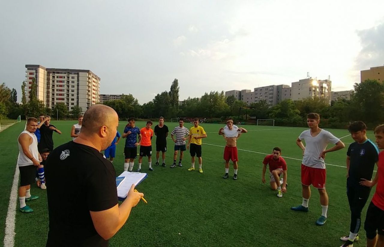 REPORTAJ SPORT.RO / Intr-o vara, intr-o seara, niste baieti se adunara. Cum arata fotbalul adevarat din Romania_4