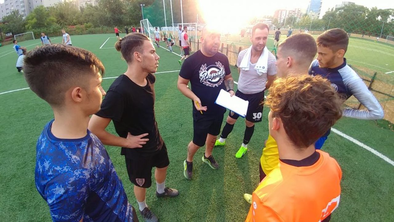 REPORTAJ SPORT.RO / Intr-o vara, intr-o seara, niste baieti se adunara. Cum arata fotbalul adevarat din Romania_11
