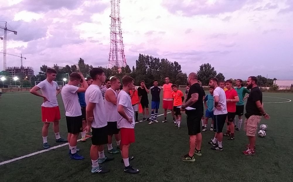 REPORTAJ SPORT.RO / Intr-o vara, intr-o seara, niste baieti se adunara. Cum arata fotbalul adevarat din Romania_17