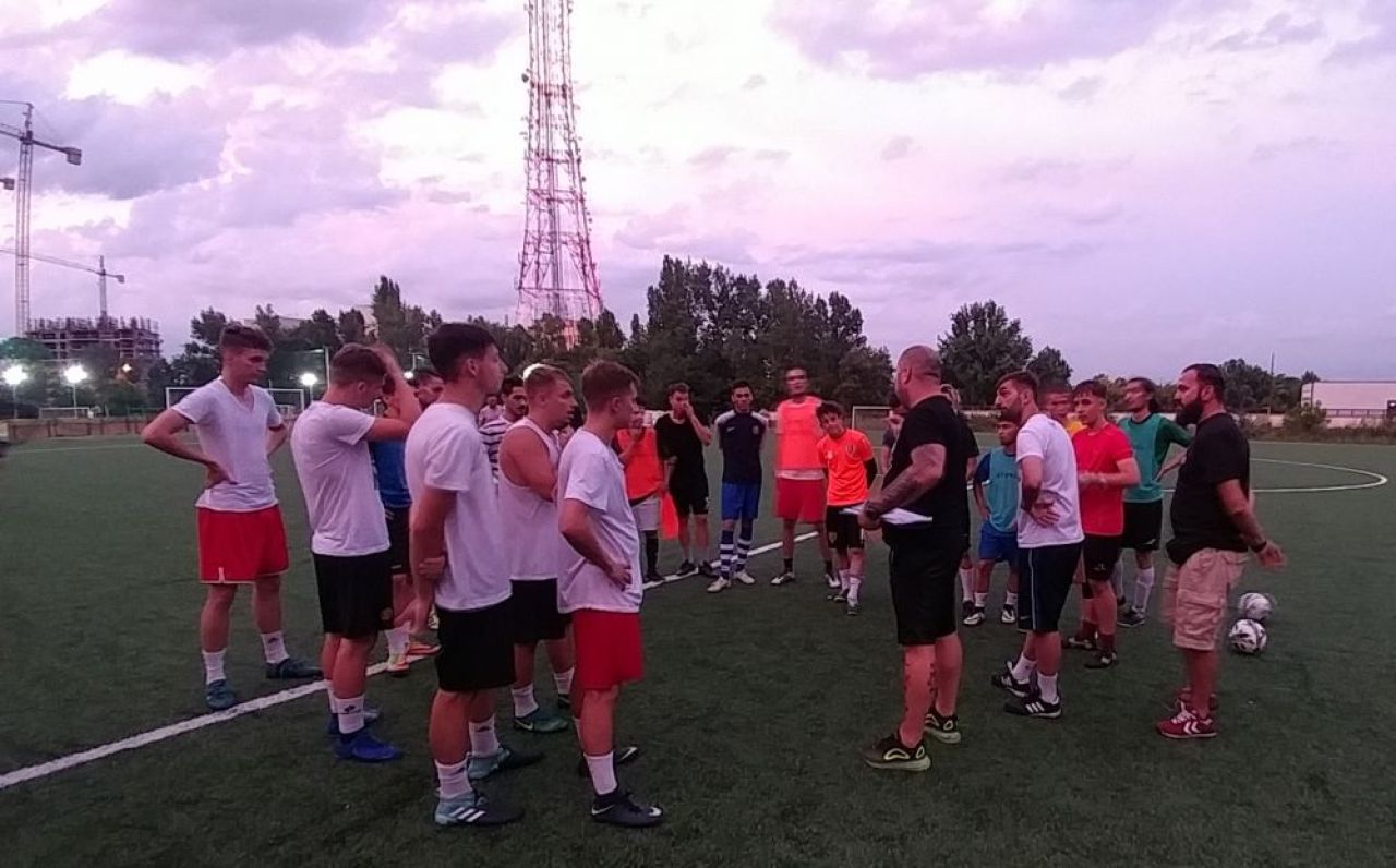 REPORTAJ SPORT.RO / Intr-o vara, intr-o seara, niste baieti se adunara. Cum arata fotbalul adevarat din Romania_17