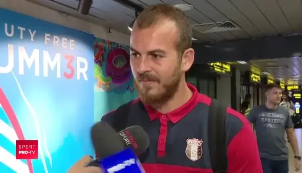 Reghecampf s-a intors in Romania! Reactia antrenorului roman cand a fost intrebat daca va semna cu Universitatea Craiova