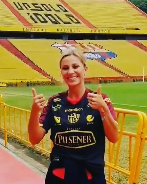 Cum arata arbitra care a renuntat la fotbal pentru ca e prea frumoasa: 