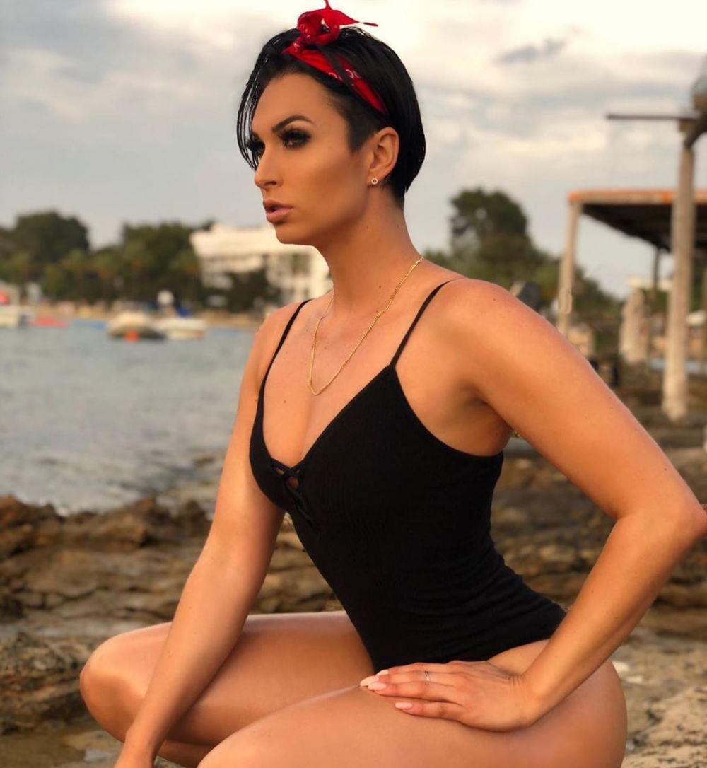 Lewis Hamilton ia acasa toate trofeele! :) Campionul mondial F1 a plecat cu o bomba sexy de la ziua lui Kevin Hart! FOTO_34