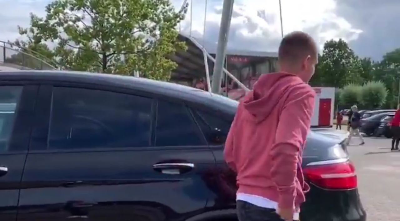 Prima zi a lui Razvan Marin la Ajax! A venit cu masina ca a lui Ronaldo, de 100 000 de euro! Cum arata BOLIDUL de lux cu care a impresionat in parcarea lui Ajax_1