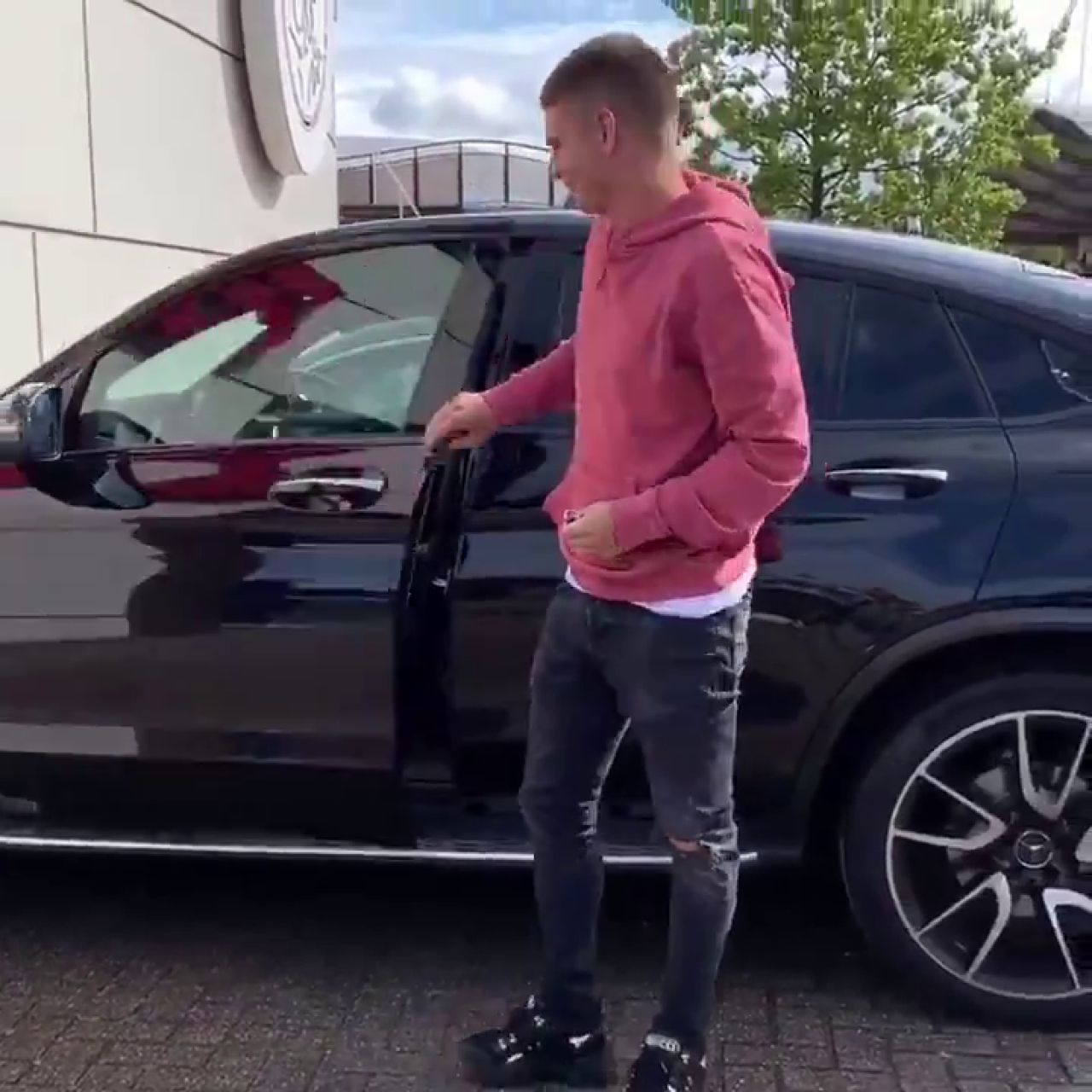 Prima zi a lui Razvan Marin la Ajax! A venit cu masina ca a lui Ronaldo, de 100 000 de euro! Cum arata BOLIDUL de lux cu care a impresionat in parcarea lui Ajax_5