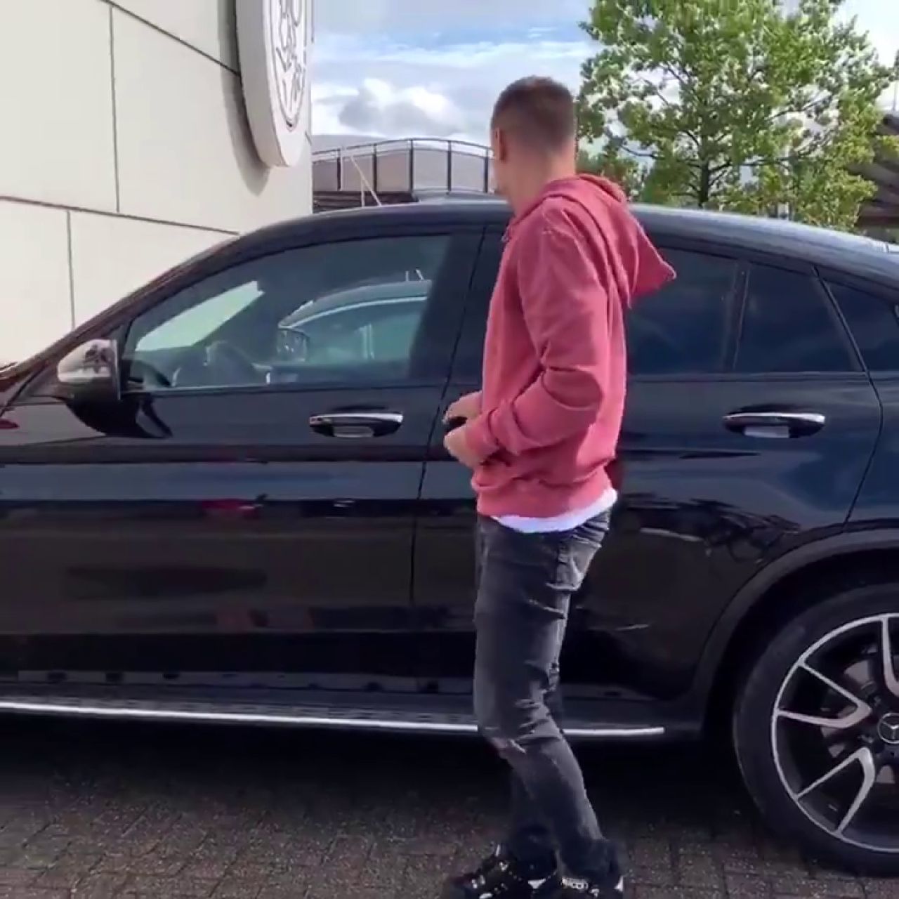 Prima zi a lui Razvan Marin la Ajax! A venit cu masina ca a lui Ronaldo, de 100 000 de euro! Cum arata BOLIDUL de lux cu care a impresionat in parcarea lui Ajax_6