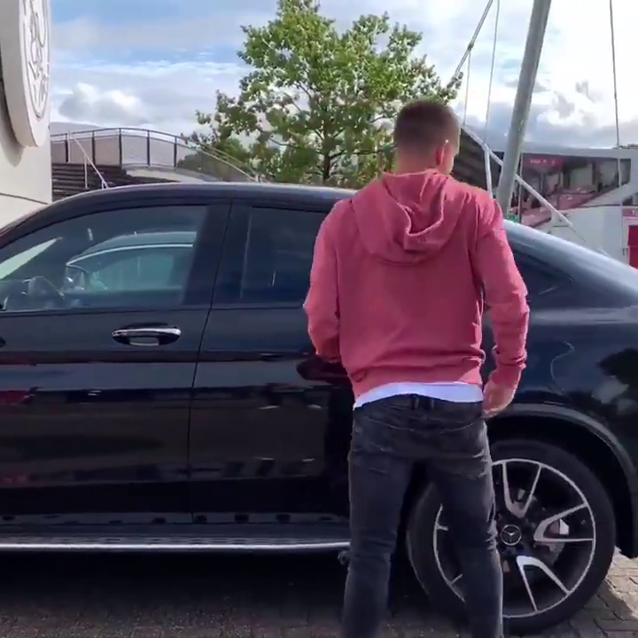 Prima zi a lui Razvan Marin la Ajax! A venit cu masina ca a lui Ronaldo, de 100 000 de euro! Cum arata BOLIDUL de lux cu care a impresionat in parcarea lui Ajax_7