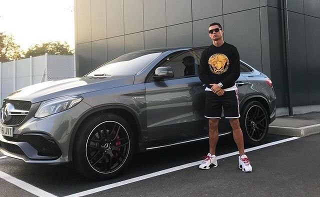 Prima zi a lui Razvan Marin la Ajax! A venit cu masina ca a lui Ronaldo, de 100 000 de euro! Cum arata BOLIDUL de lux cu care a impresionat in parcarea lui Ajax_15