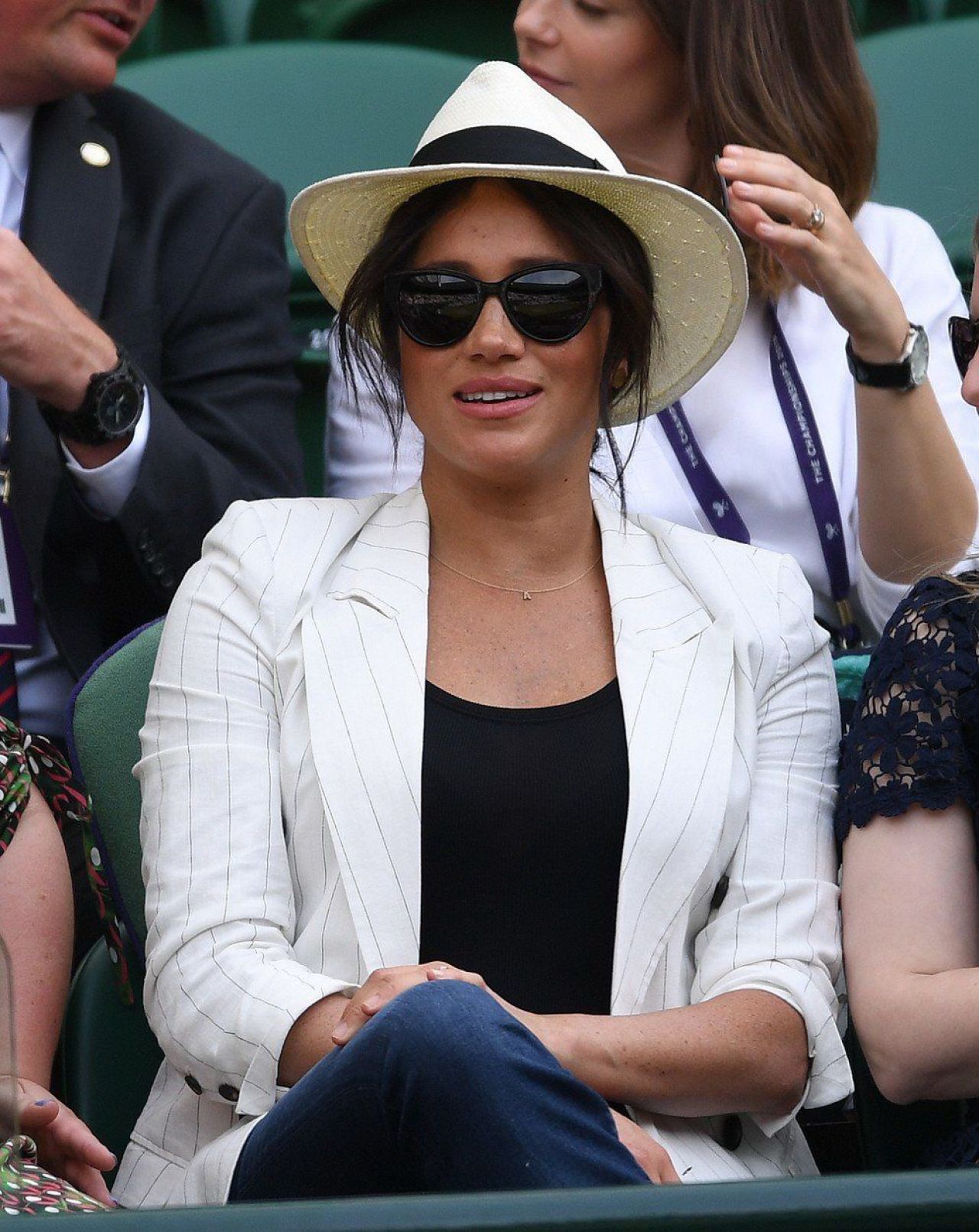 Ce a patit barbatul care a incercat sa-si faca poza langa ducesa Meghan Markle la Wimbledon! Paznicii au intervenit imediat. FOTO_1
