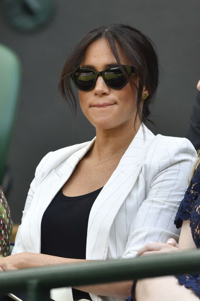 Ce a patit barbatul care a incercat sa-si faca poza langa ducesa Meghan Markle la Wimbledon! Paznicii au intervenit imediat. FOTO_8