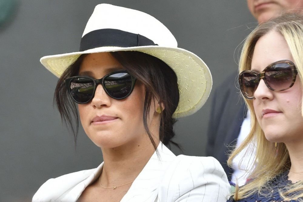 Ce a patit barbatul care a incercat sa-si faca poza langa ducesa Meghan Markle la Wimbledon! Paznicii au intervenit imediat. FOTO_9