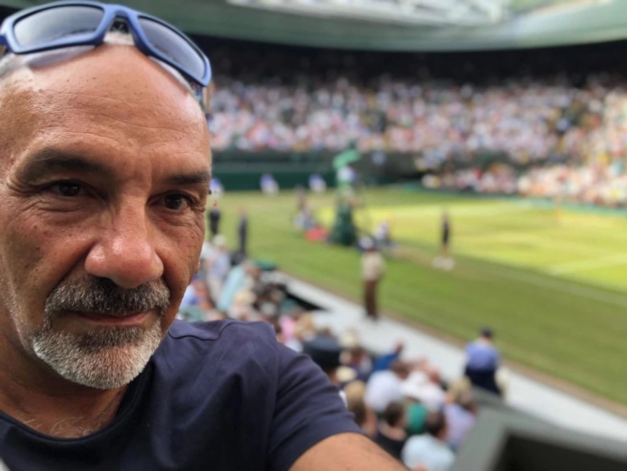 Ce a patit barbatul care a incercat sa-si faca poza langa ducesa Meghan Markle la Wimbledon! Paznicii au intervenit imediat. FOTO_10