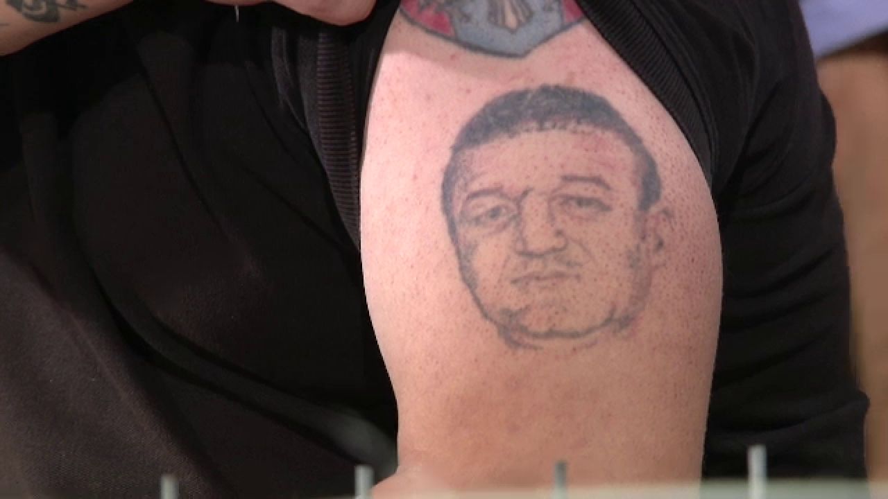 Fanul FCSB care si-a facut tatuaj IMENS cu Gigi Becali, in tribune la Giurgiu. FOTO_4