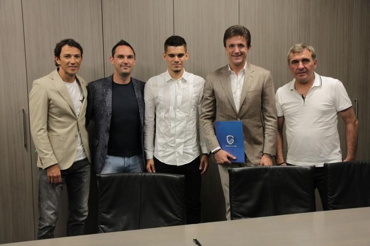 BREAKING NEWS: Ianis Hagi a SEMNAT CU GENK! PRIMELE IMAGINI cu Hagi Jr la noua echipa! Cat primeste Viitorul_4