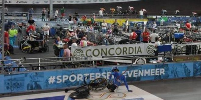 Incident socant pe velodrom: o aschie s-a desprins de pe pista si a strapuns ca o sulita un ciclist!_3