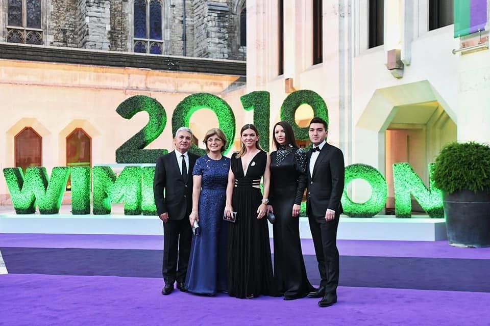 Simona Halep A STRALUCIT la Balul Campionilor! Romanca a petrecut alaturi de intreaga familie: reactia WTA | GALERIE FOTO_1