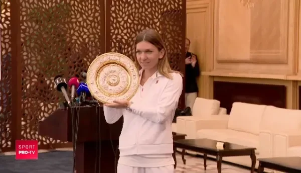 Simona Halep a prezentat trofeul la Bucuresti! REGINA de la Wimbledon si-a anuntat noul obiectiv: Voi lupta pentru acest lucru! Sper sa am aceeasi forma ca in Anglia!