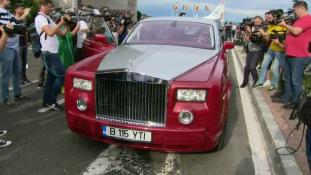 Ion Tiriac, sofer de LUX pentru Simona Halep! A condus-o de la aeroport cu o limuzina de 400.000 euro! VIDEO