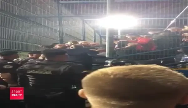 "Ba, nu ne dresezi tu pe noi! Cand ne-am rugat de tine sa vii, n-ai vrut". Razboi la Dinamo! Ultrasii au facut un scandal monstru la Ovidiu, Prunea a incercat sa-i calmeze: VIDEO