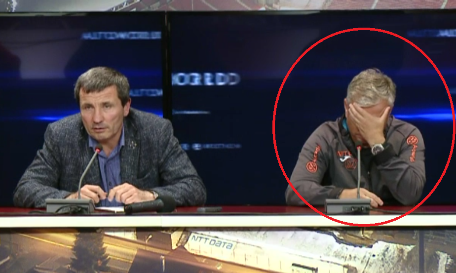 Teroristul Petrescu si translatorul care aproape stia rusa! :)) Dan Petrescu si-a dat palme la conferinta: Hai gata ca nu stie sa traduca!