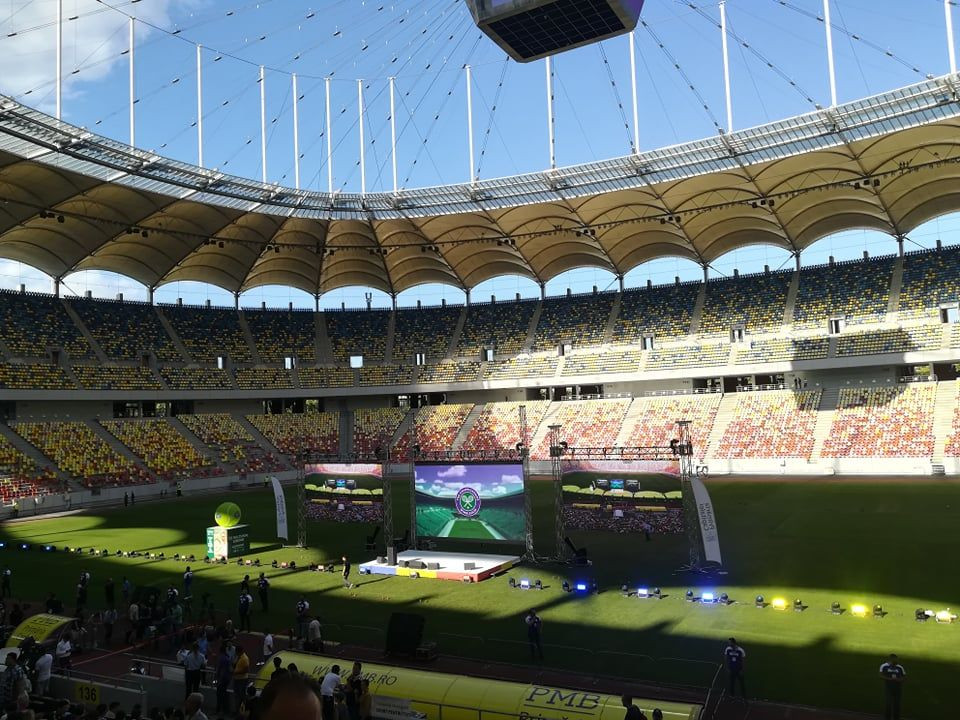 Simona Halep a adus trofeul Wimbledon pe National Arena! Halep: 