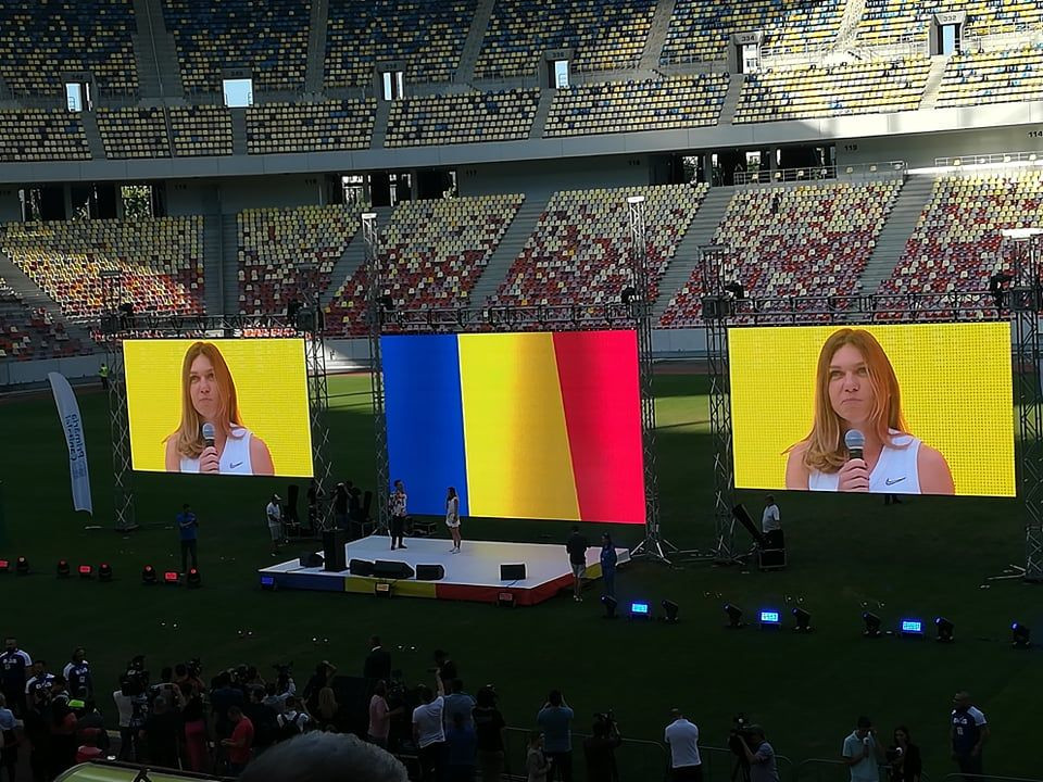 Simona Halep a adus trofeul Wimbledon pe National Arena! Halep: 