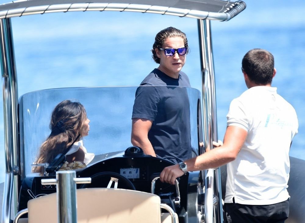 Madalina Ghenea, surprinsa pe un yacht alaturi de noul iubit. Cine e milionarul care a cucerit-o pe romanca. FOTO_10