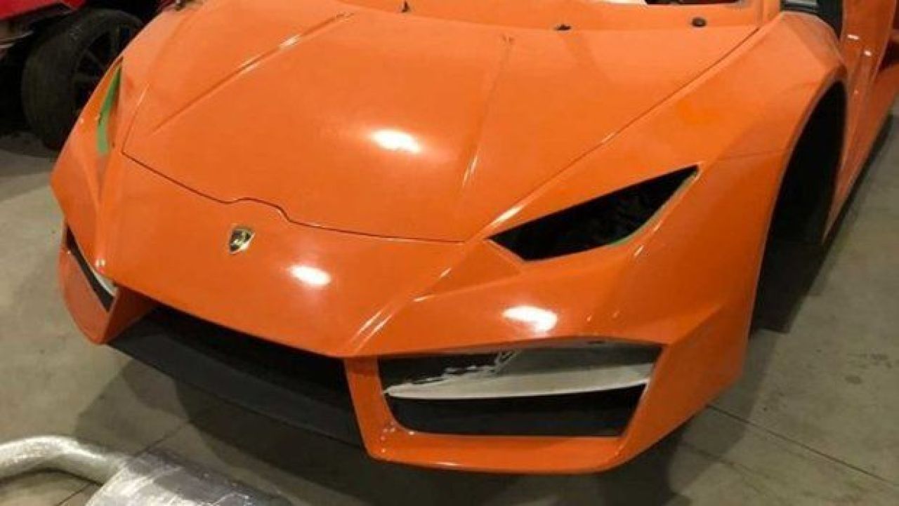 Fabrica de Ferrari si Lamborghini FALSE inchisa de politisti! Cu cat se vindea o masina. FOTO_5