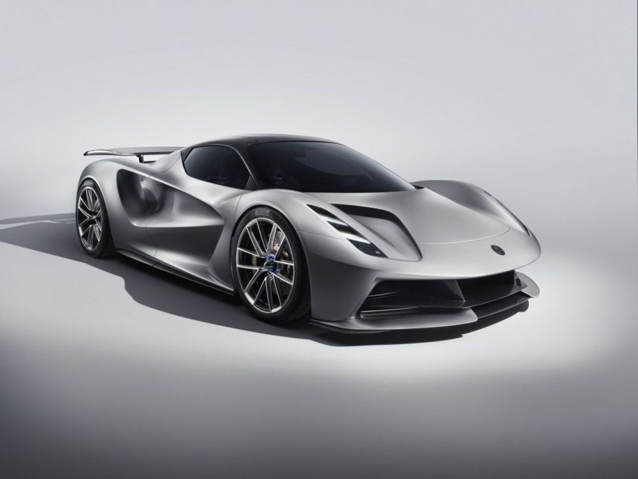 Lotus a lansat cea mai PUTERNICA masina din lume! Cum arata Evija, bolidul ELECTRIC de 2 milioane euro. FOTO_2
