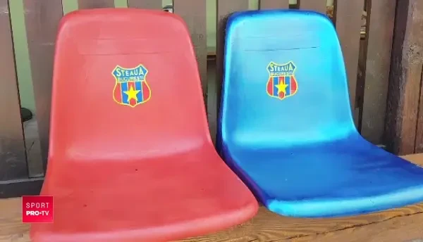 Balint, cu Ghencea in suflet si in CASA! :) Si-a pus doua scaune de pe stadion pe terasa