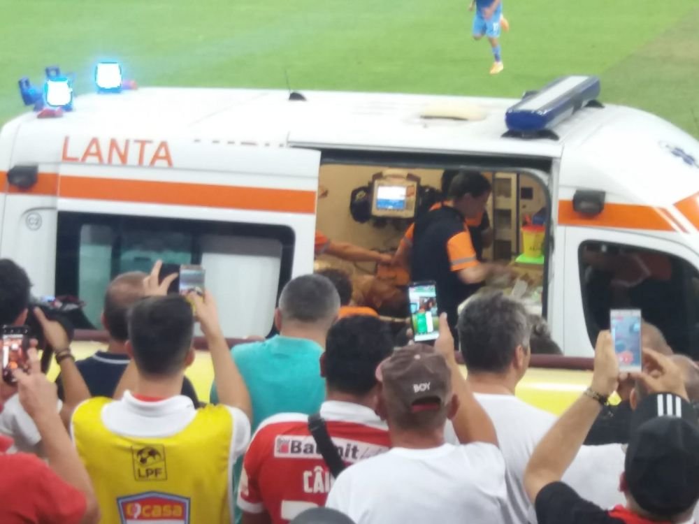 FOTO: Neagoe, INCONSTIENT IN AMBULANTA! Filmul evenimentelor! Cum s-a prabusit pe banca