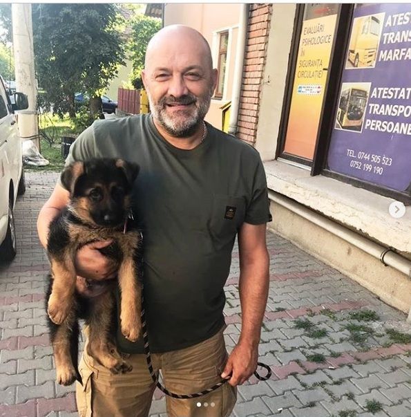 S-a dat cu “cainii”? Stelistul Gabi Balint se lauda pe internet cu noua sa achizitie canina, care ii ia locul lui