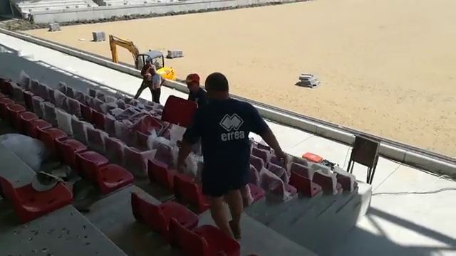 Se monteaza scaunele pe cel mai nou stadion din Romania! Arena va fi gata in aceasta toamna. FOTO_7