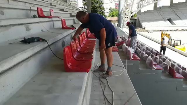 Se monteaza scaunele pe cel mai nou stadion din Romania! Arena va fi gata in aceasta toamna. FOTO_10