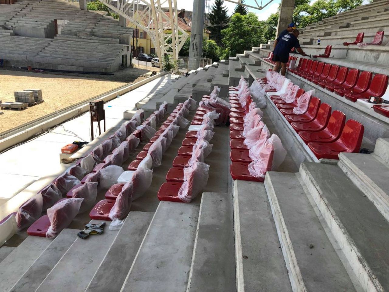 Se monteaza scaunele pe cel mai nou stadion din Romania! Arena va fi gata in aceasta toamna. FOTO_19