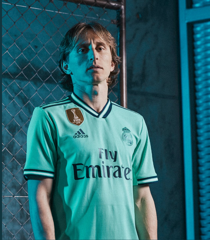 OFICIAL | Real Madrid si-a prezentat noul echipament! Semana izbitor cu cel al altei echipe! Fanii au reactionat imediat! Galerie foto_3