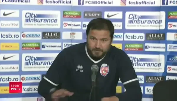 Au intrat in piscina si n-au mai tinut cont de nimic. Imagini fierbinti cu Cristiano Ronaldo si iubita fotomodel. Politia e pe urmele lor