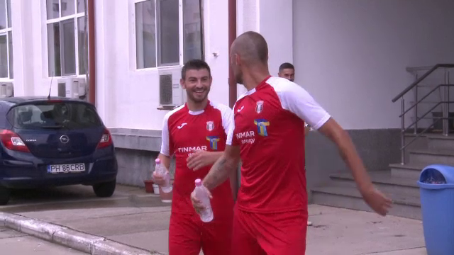 Gabi Tamas a venit cu STICLA DE APA in mana si a dat gol la primul meci: 