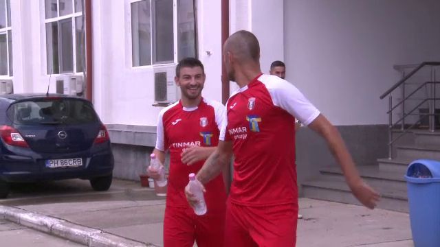 Gabi Tamas a venit cu STICLA DE APA in mana si a dat gol la primul meci: